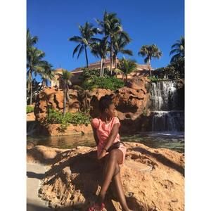 Meet your Posher, Akua